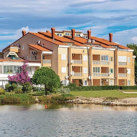 2 Bedroom Pet Friendly In *