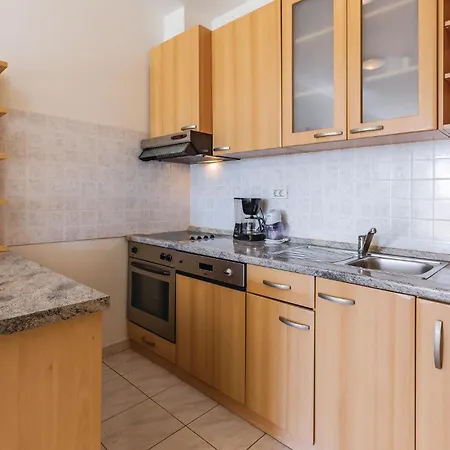 Apartment 2 Bedroom Pet Friendly In *