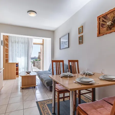 Apartment 2 Bedroom Pet Friendly In Medulin