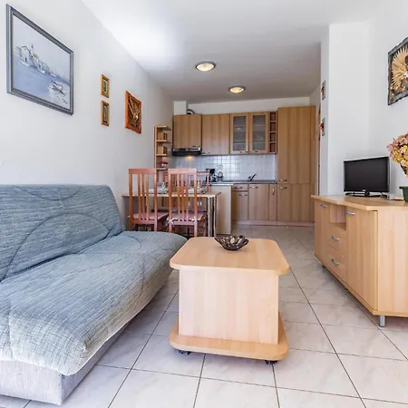 Two-bedroom In ميدولين